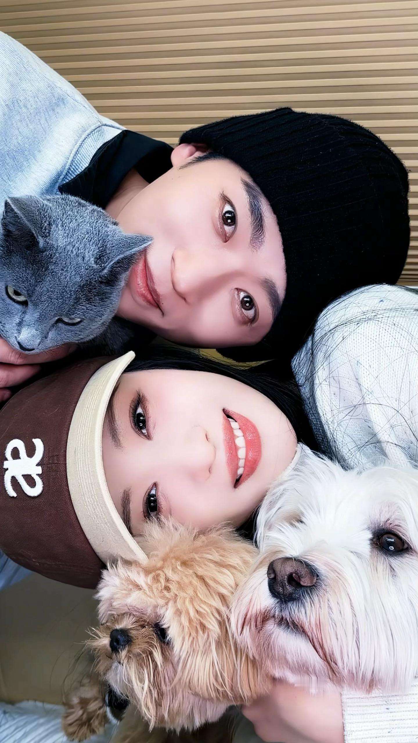 可是家父家母一家五口也很美味啊丞磊王楚然一猫二狗合照