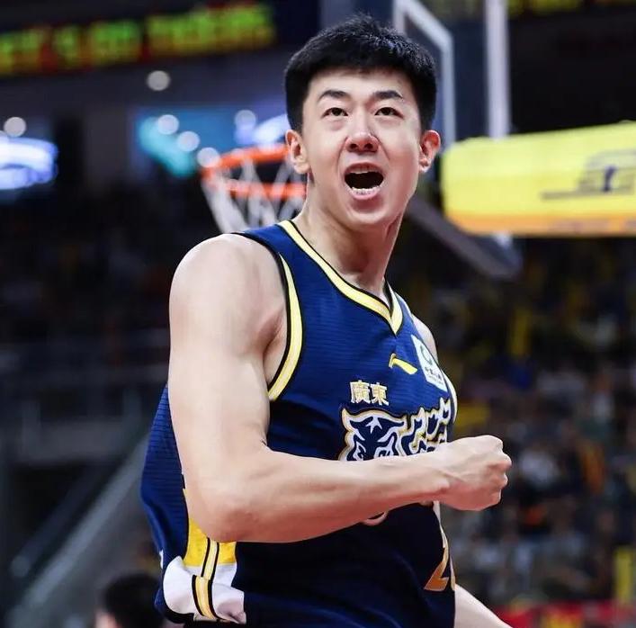 曾泪洒赛场的王少杰果真要离开广东了吗？5月13日，王少杰离开广东宏远男篮俱乐