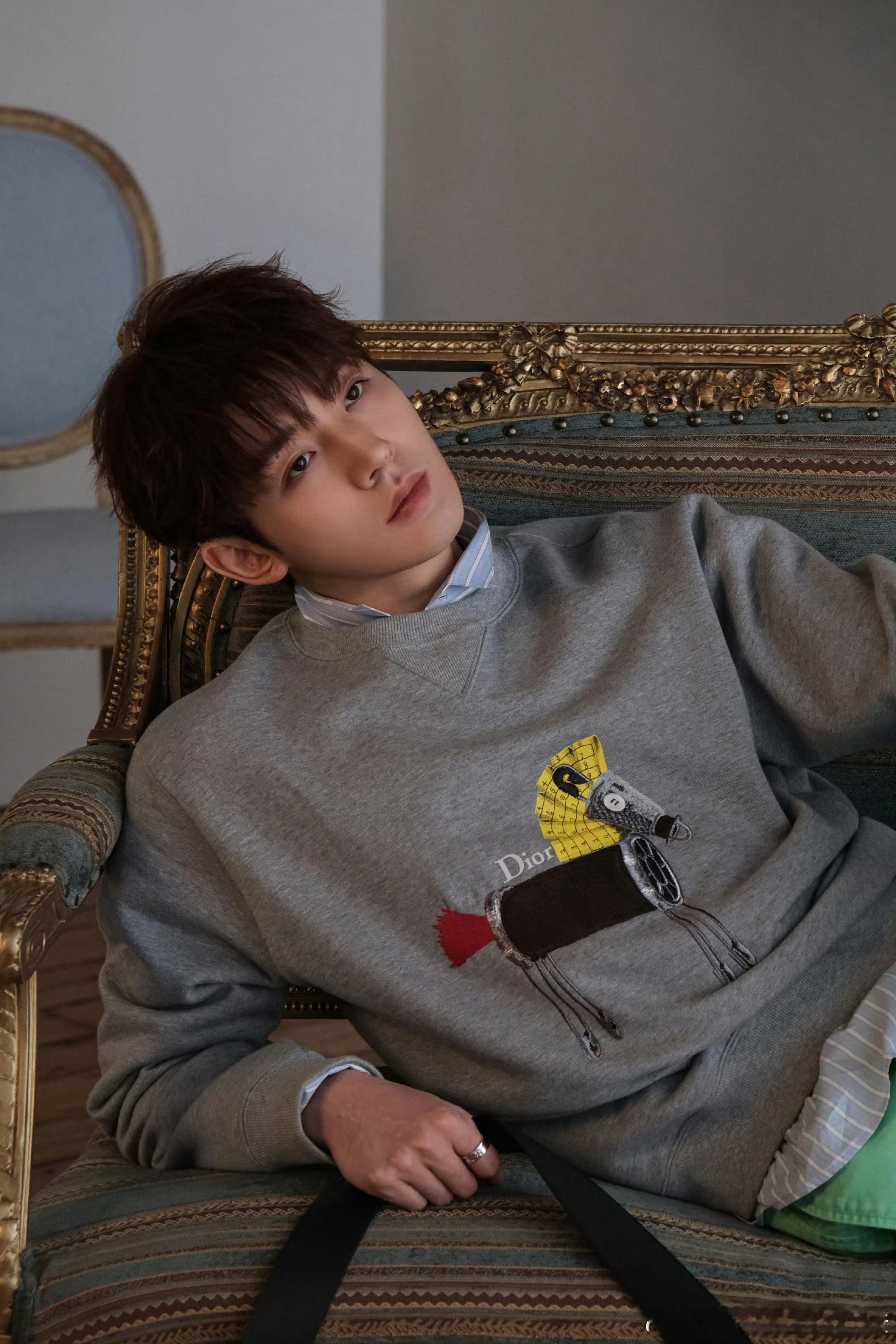 邓为新的侧拍花絮照