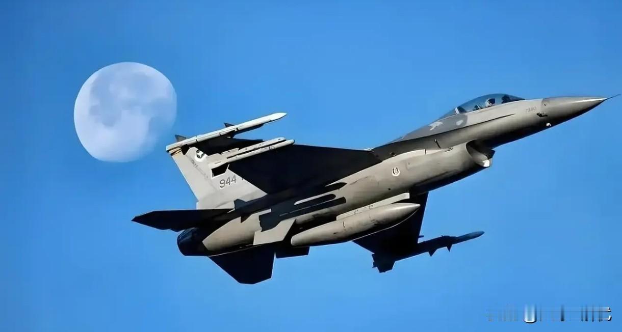 就在刚刚，中国台湾空军司令部突然宣布，1月22日，针对岛内F-16V战机6日