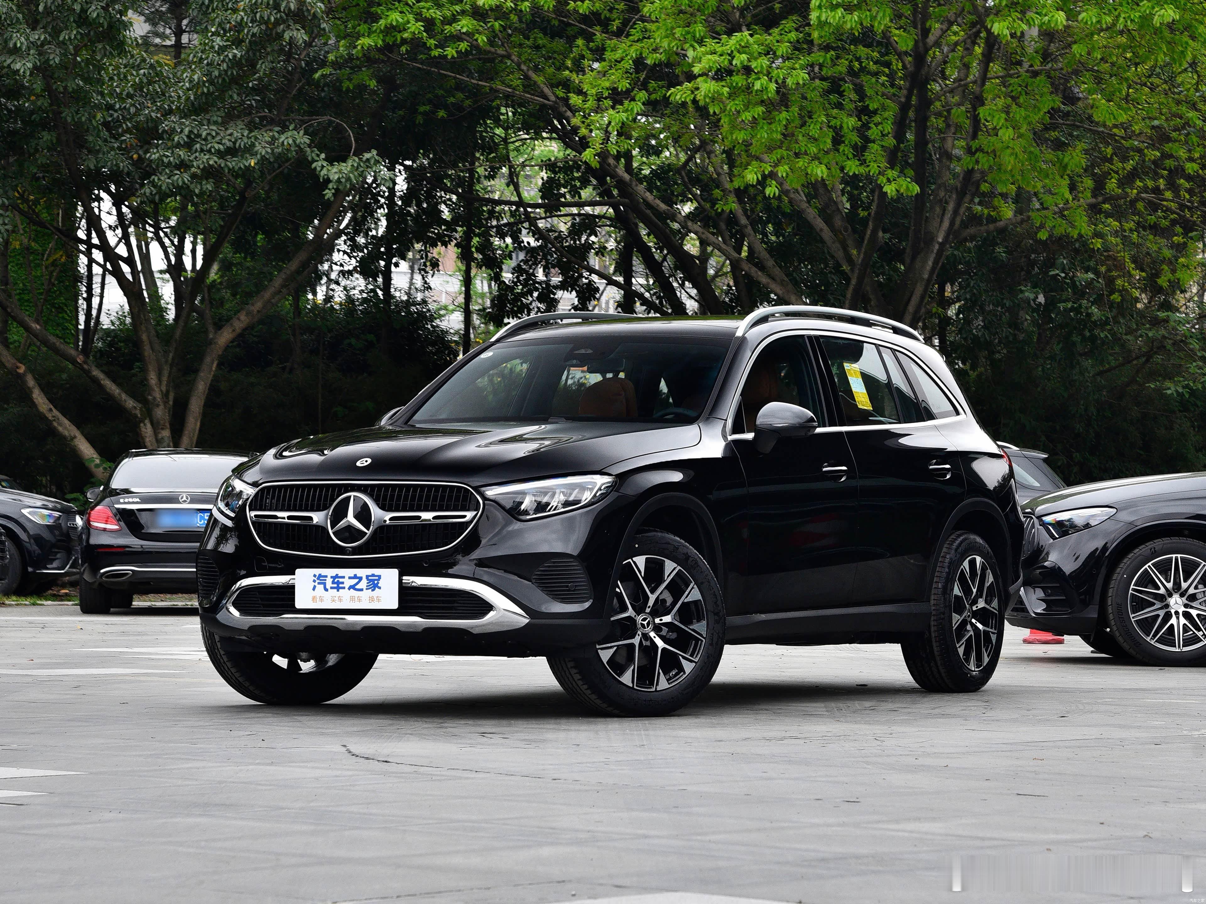 奔驰GLC260经典黑棕266800元全款裸车不用贷款有置换还能申请