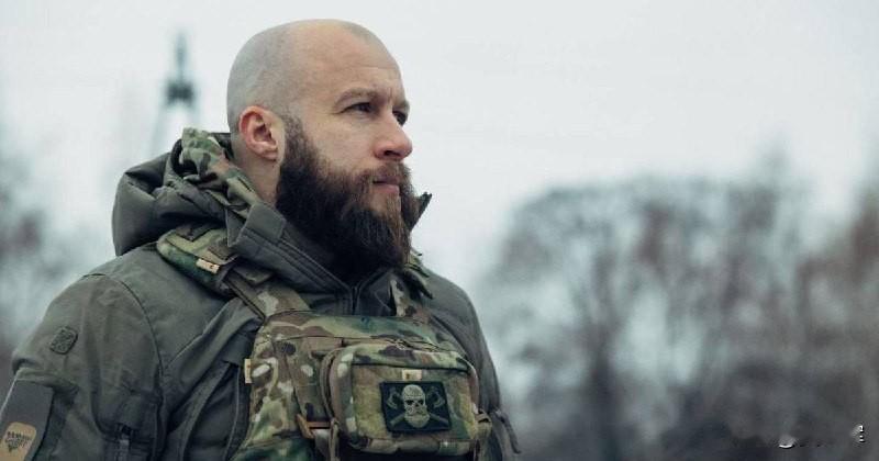 乌克兰武装部队中校马克西姆·若林严厉批评那些对战争进行预测的“专家”他解释说