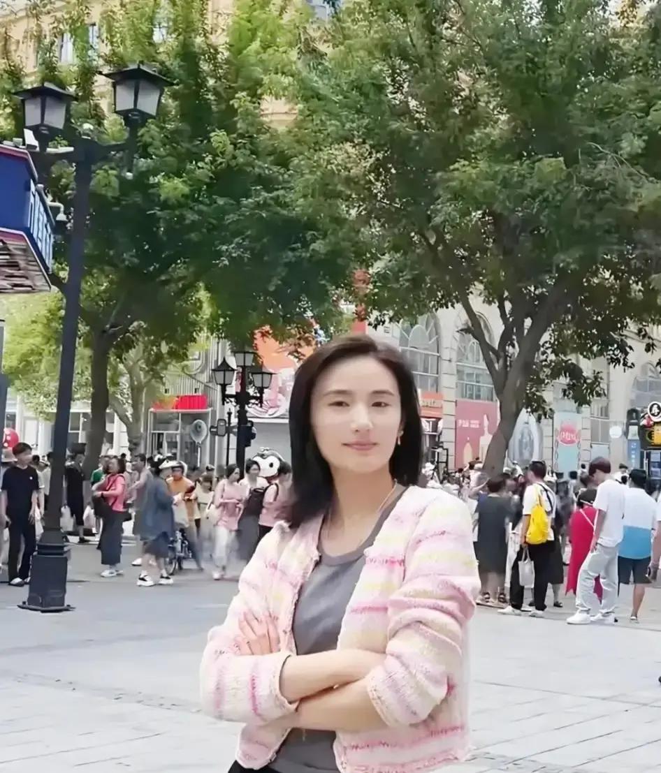 海哈金喜在抖音晒视频，五岁夏夏奶声奶气喊爸爸，李亚鹏的声音从iPad里传出来。