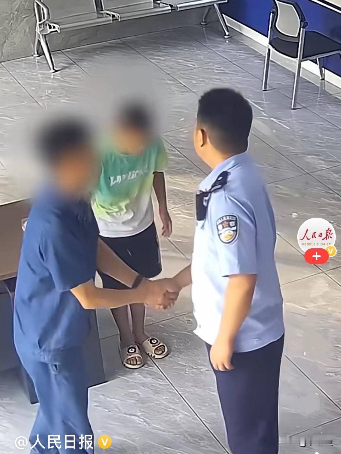 近日，湖北宜昌一名12岁小男孩独自骑自行车出门，孩子胆子不小，一口气骑出十多公里