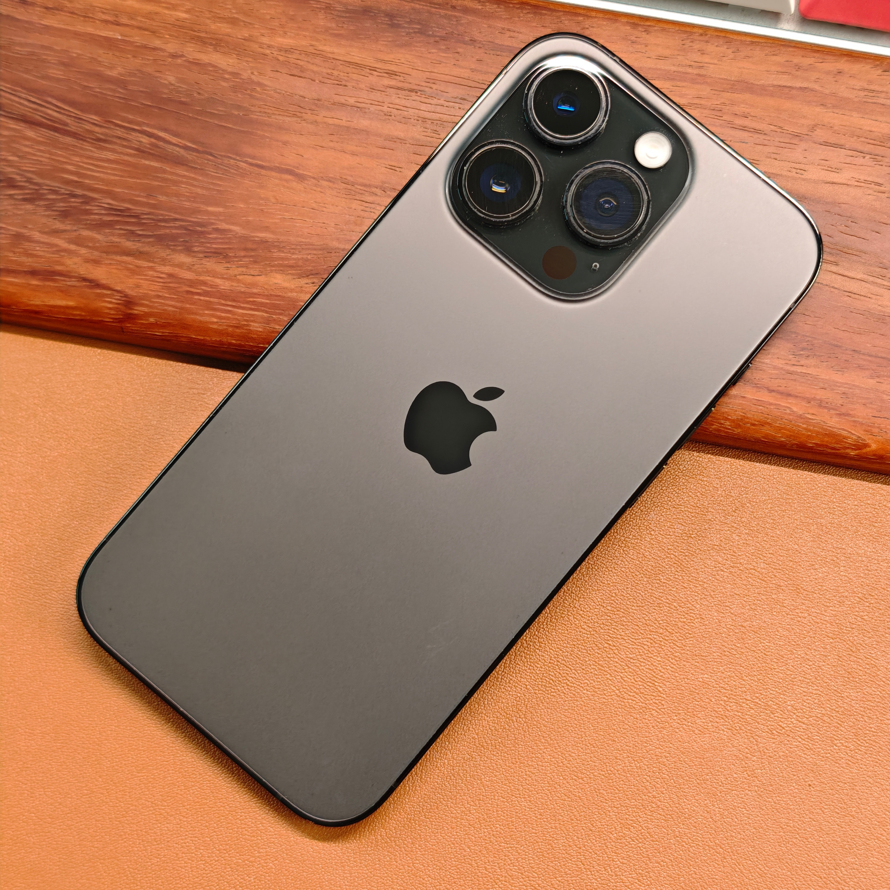 周末特价1XXX的无锁双卡iPhone14Pro512G香不香？已上朋友圈