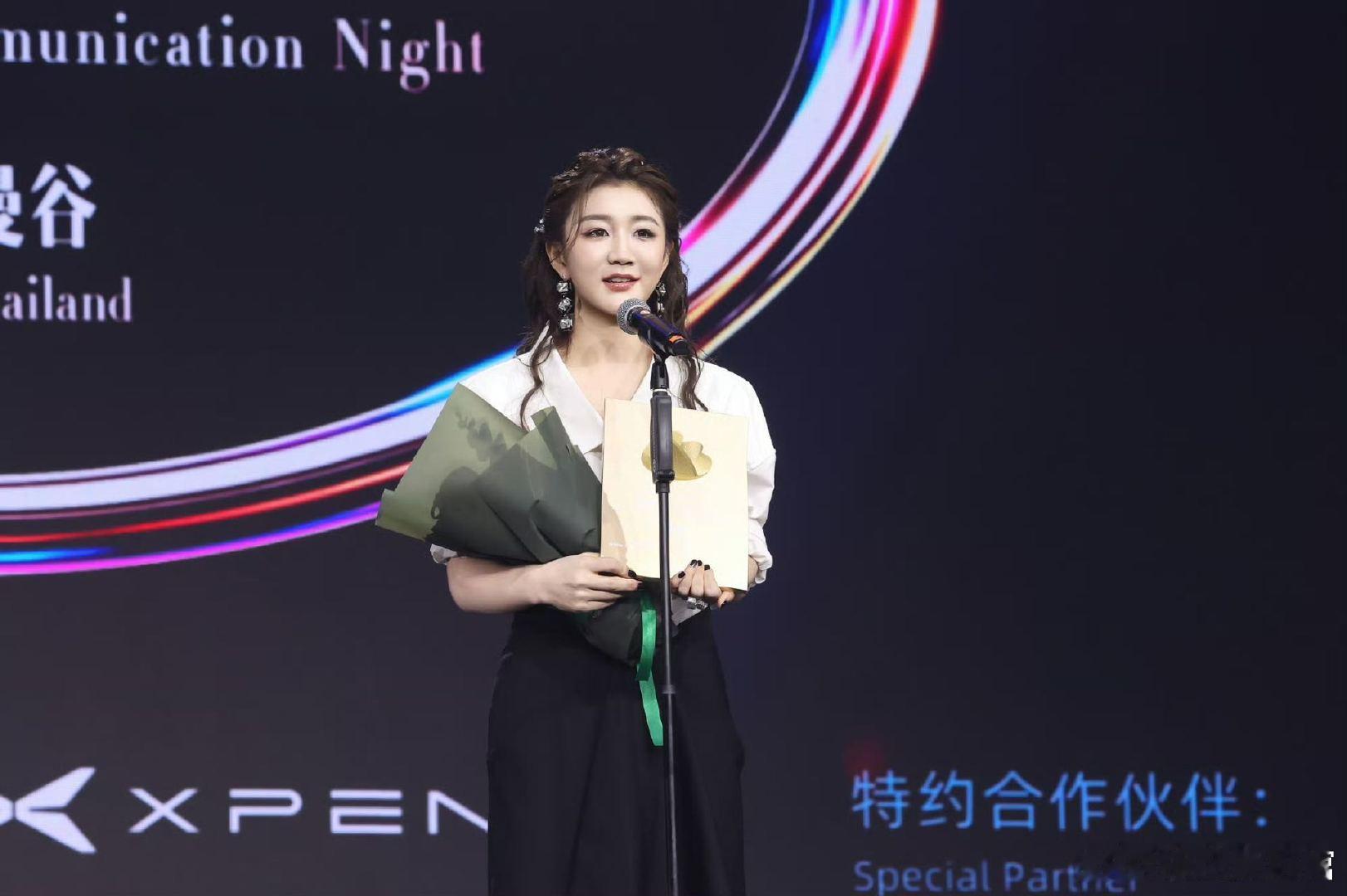 中泰明星曼谷红毯打卡小鹏G6借由中泰文化交流的纽带✨，站上曼谷的聚光灯之下，中