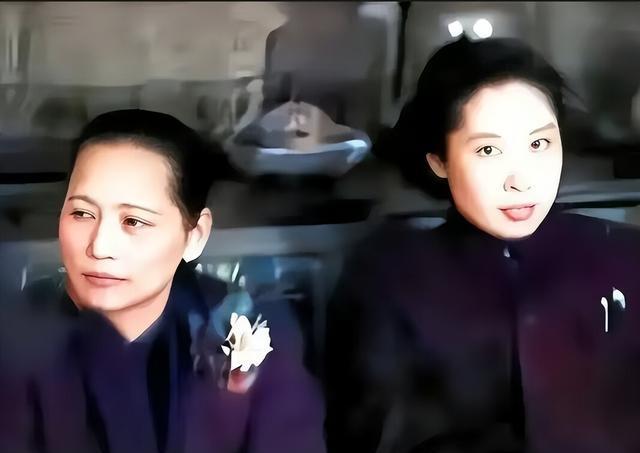无滤镜老照片！宋庆龄王光美同框，这才是真正的大国女性风骨没有美颜磨皮，没有