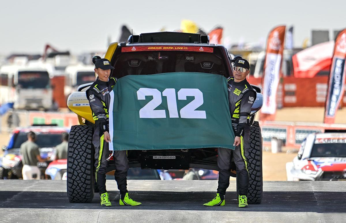 【212韩魏赛车队三征达喀尔拉力赛，中国车队第一！】212T01以车队保障