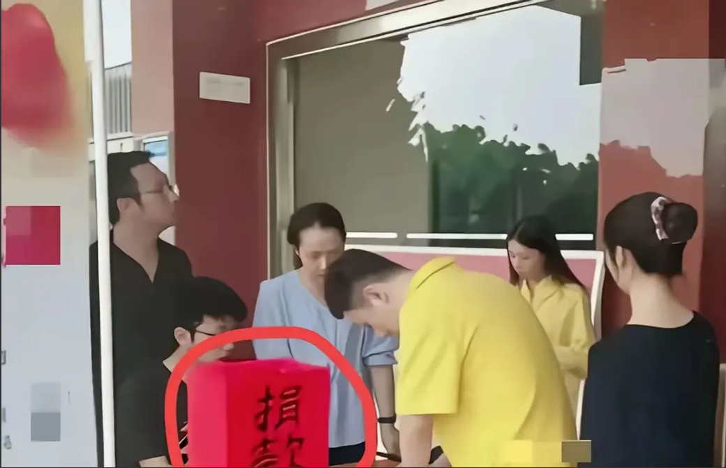 村民这一巴掌，狠狠扇疼了公益机构的脸。好不容易凑齐十二万救命钱送去，却惊觉要