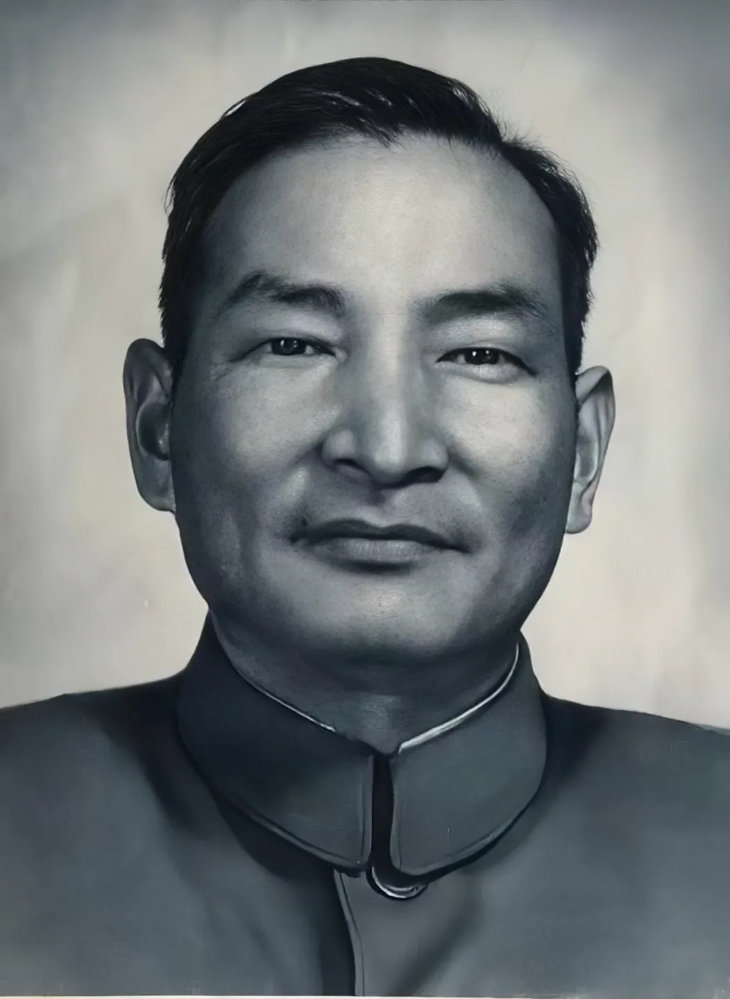 陈云既是第一代领导集体成员，又是第二代领导集体成员，他都担任过哪些要职呢？在延