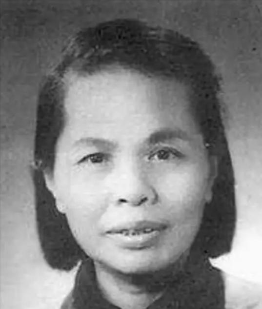我是周恩来同志曾经的妻子，我想见见他，可以帮我通报下吗？”1953年，一位名叫范