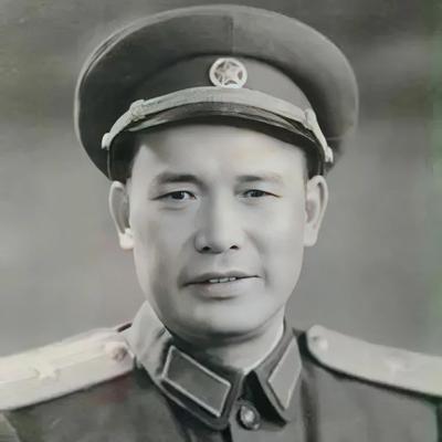 🌞1946年，解放军为投诚的2000土匪设宴接风。席间，匪首脱下大衣，顺手