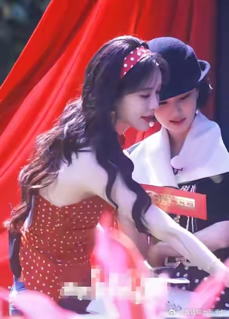 《奔跑吧14》第一期录制路透，孟子义衣服火辣，和范丞丞吵架，和李昀锐避嫌。 虽然