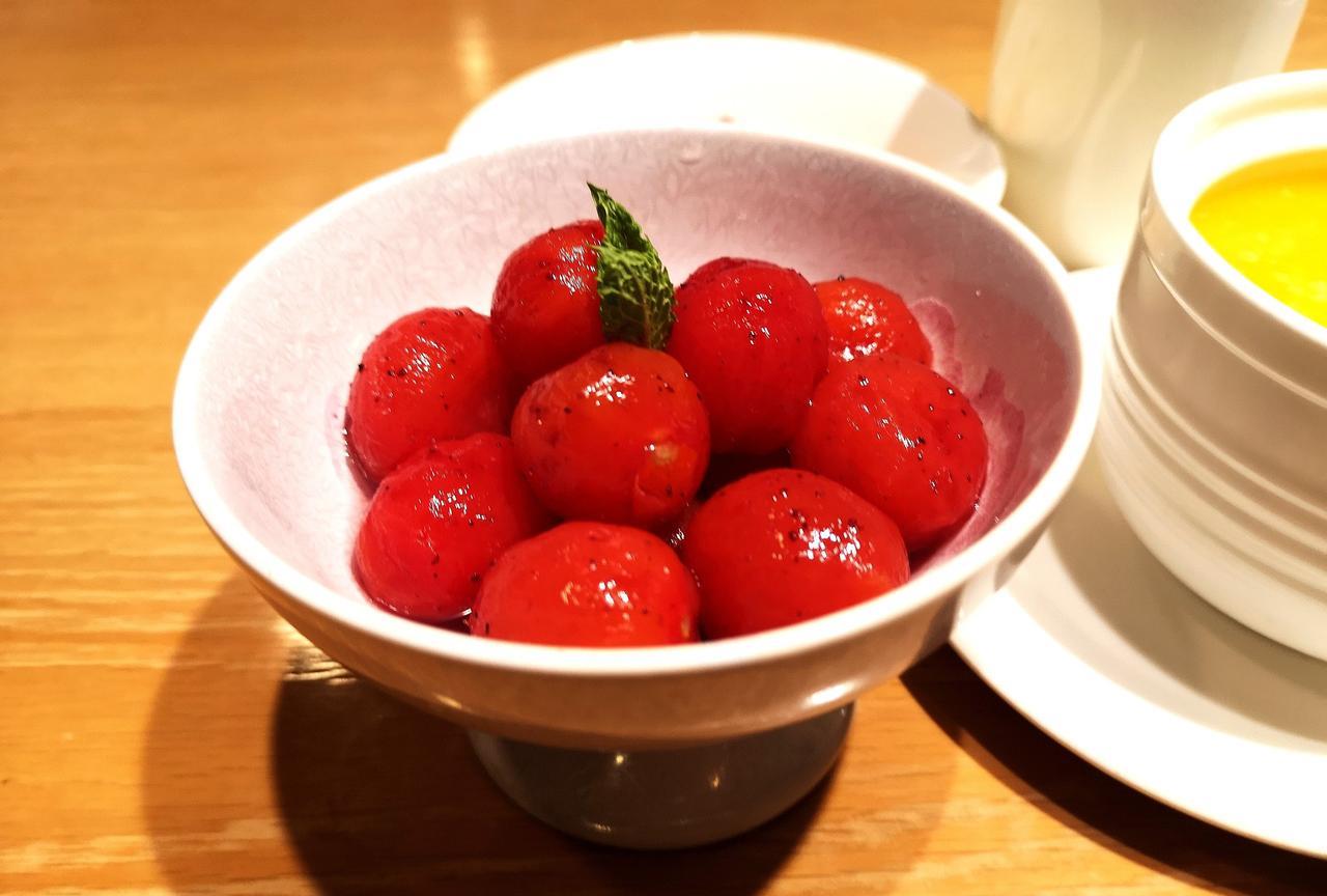 弘一法师说：“这世界根本不存在亲情，也没有友情。”初听这话，我们觉得弘一法师很