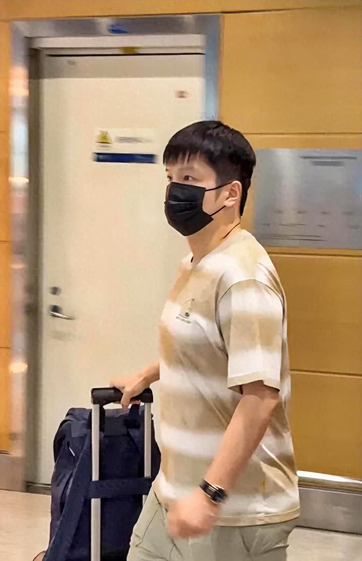 豪华行头下的樊振东，一块48万的手表，一身装备50万，果然是国际明星！钱，就是做