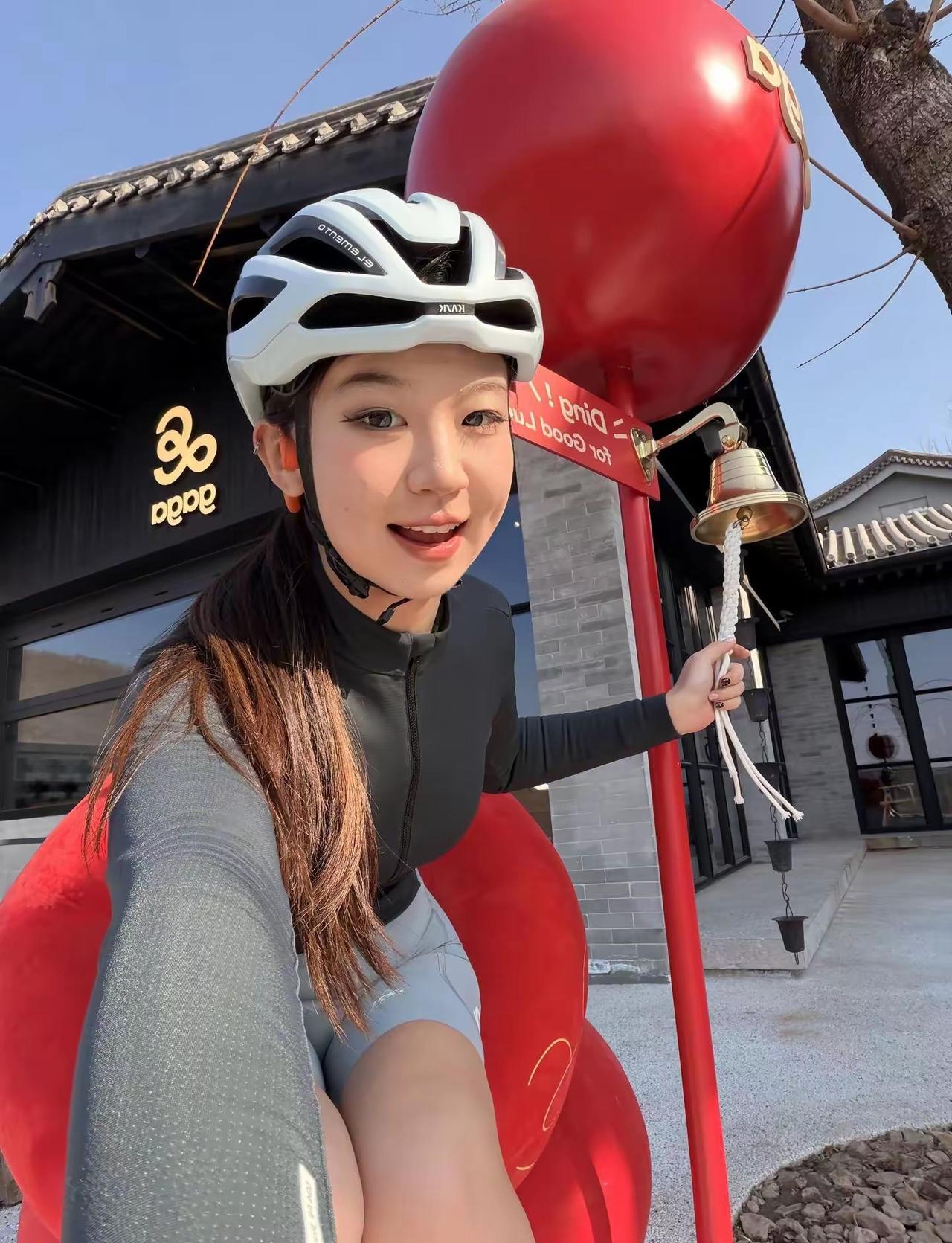 最美骑行者，骑行的魅力无限，大爱。强身健体，阅尽一路风景。健美健康骑行风景打卡