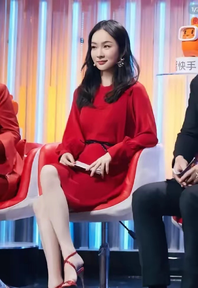 闭经那天，体脂只剩17%霍思燕在直播里说得轻描淡写：三个月不来月经，头发一抓掉一