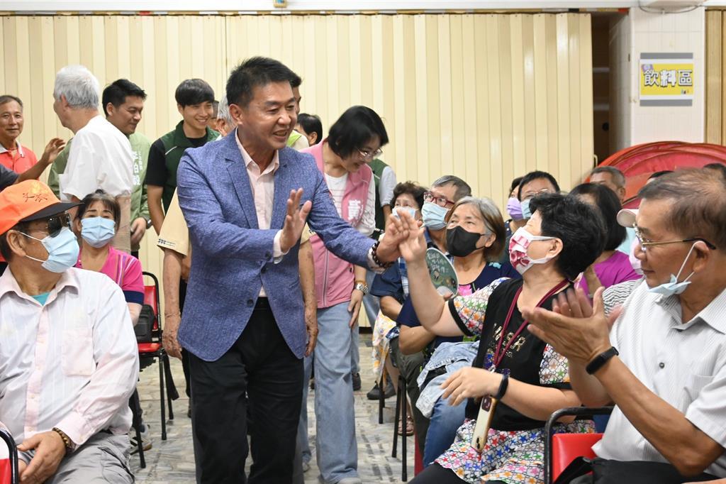 普发现金1万元，最快在10月开始发放，卓荣泰18日接受媒体专访时表态，将不会领取