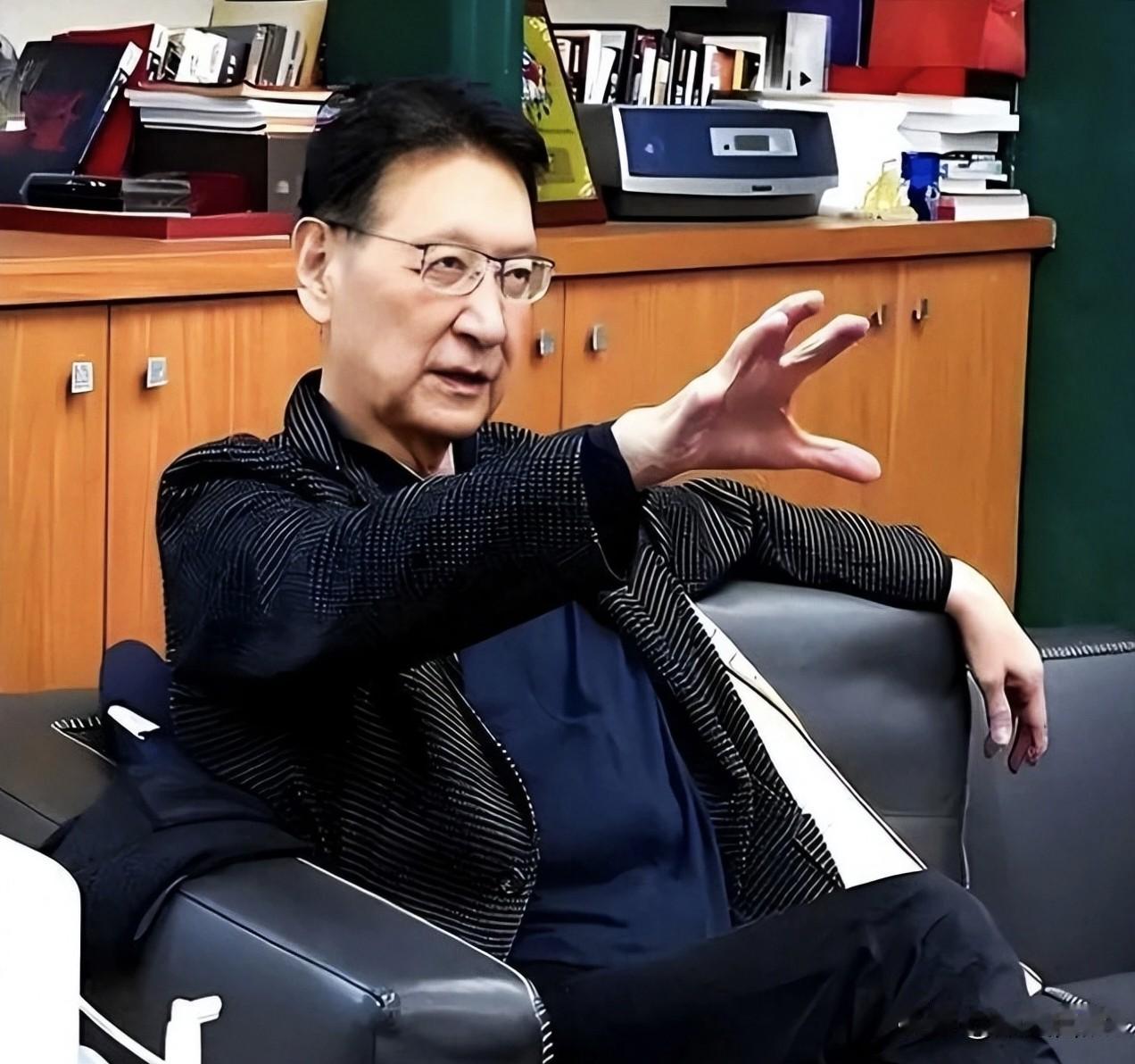 “金小刀&赵大刀”沈富雄真是位暴大瓜的料，他在“少康战情室”节目中，当赵少康问