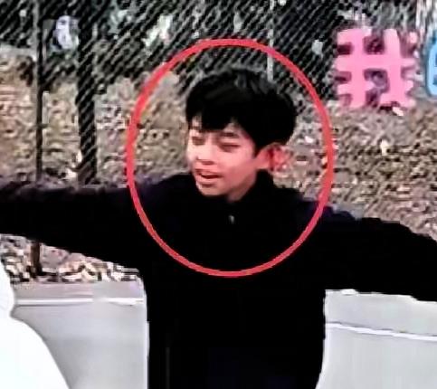 一张照片，一个孩子，一些说不清的事一张照片在网上火了，是汪希箖的近照，大家都在