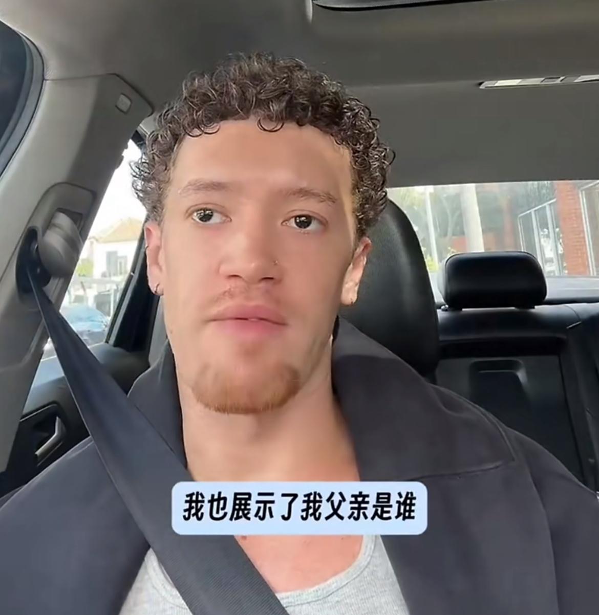 美国男子小时候发现自己父亲拍摄成人电影，给自己带来了很大的心理阴影，在他13岁的