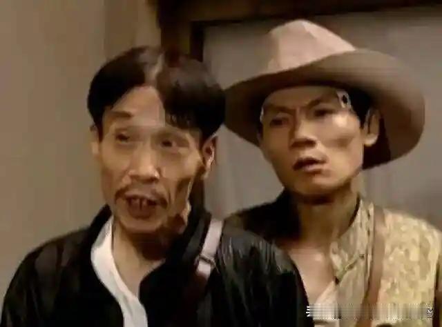 看成年男人发型，知其运势：1，头发向前趴，混得比较差；2，头发一边倒，混得比