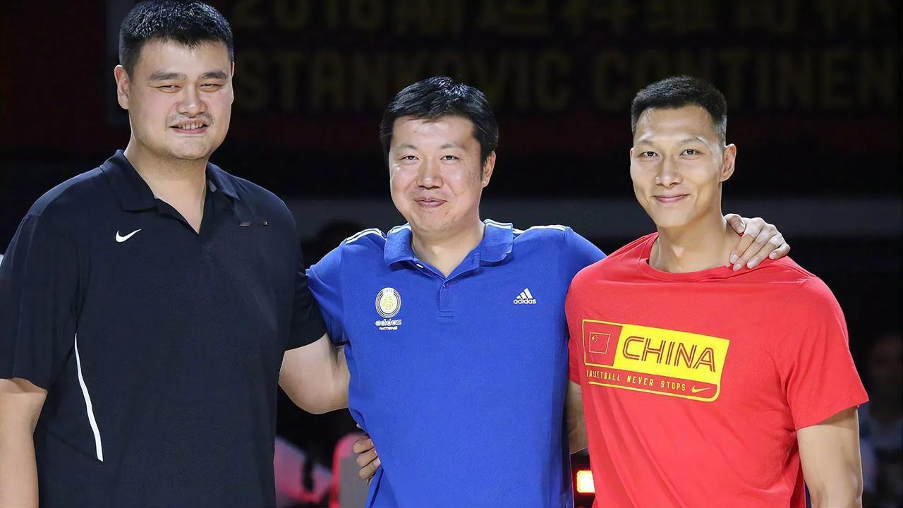 中国男篮各项技能最顶级的选手:1、扣篮:易建联2、勾手:姚明3、