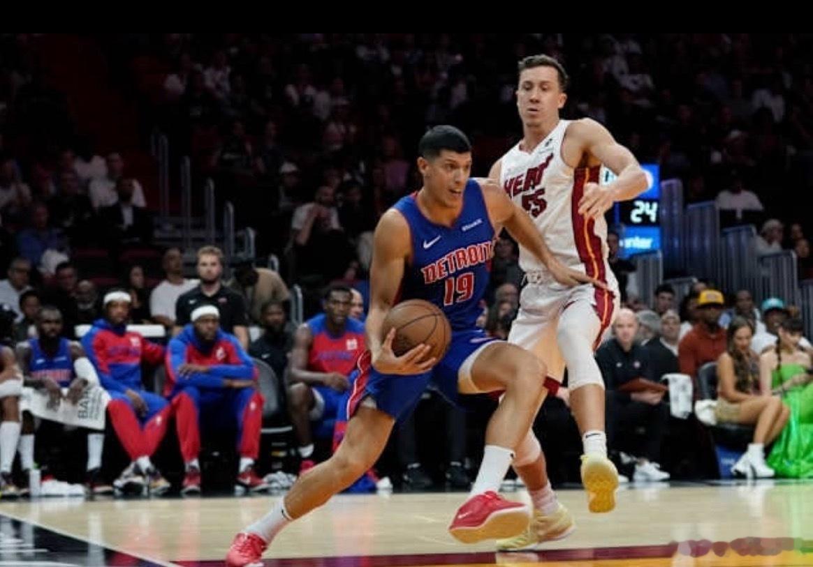 活塞13连胜，热火5连胜，但两位互换东家的球员手感都不佳，邓罗10中2，三分8中