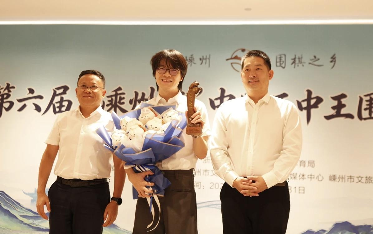 小富即安，柯洁失去奋斗目标？应树立为国为民的远大理想。不知是不是跟读的大学有关