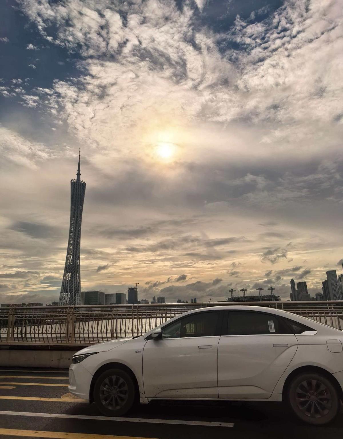 最近网上总有人说，有两千万老外涌入中国。这个数字肯定不准，2020年普查时常住