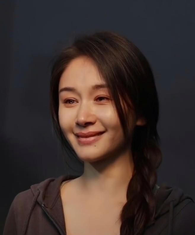 《目之所及》曲桐爸爸为什么那么怕她妈妈？曲家的生意是曲桐爸爸打拼出来的，但她爸