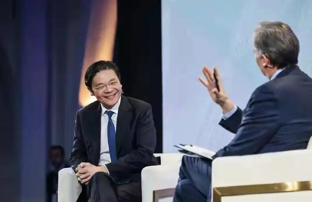 新加坡总理黄循财前脚呼吁中方放下恩怨，理解日本。后脚新新加坡联合早报报道：中国军