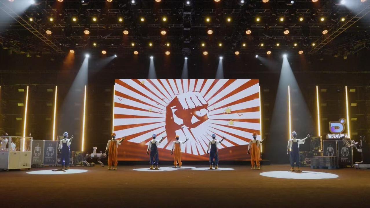 智元举办的机器人奇妙夜，本来就是随便划划手机，结果被7台机器人的合唱戳中了，这首