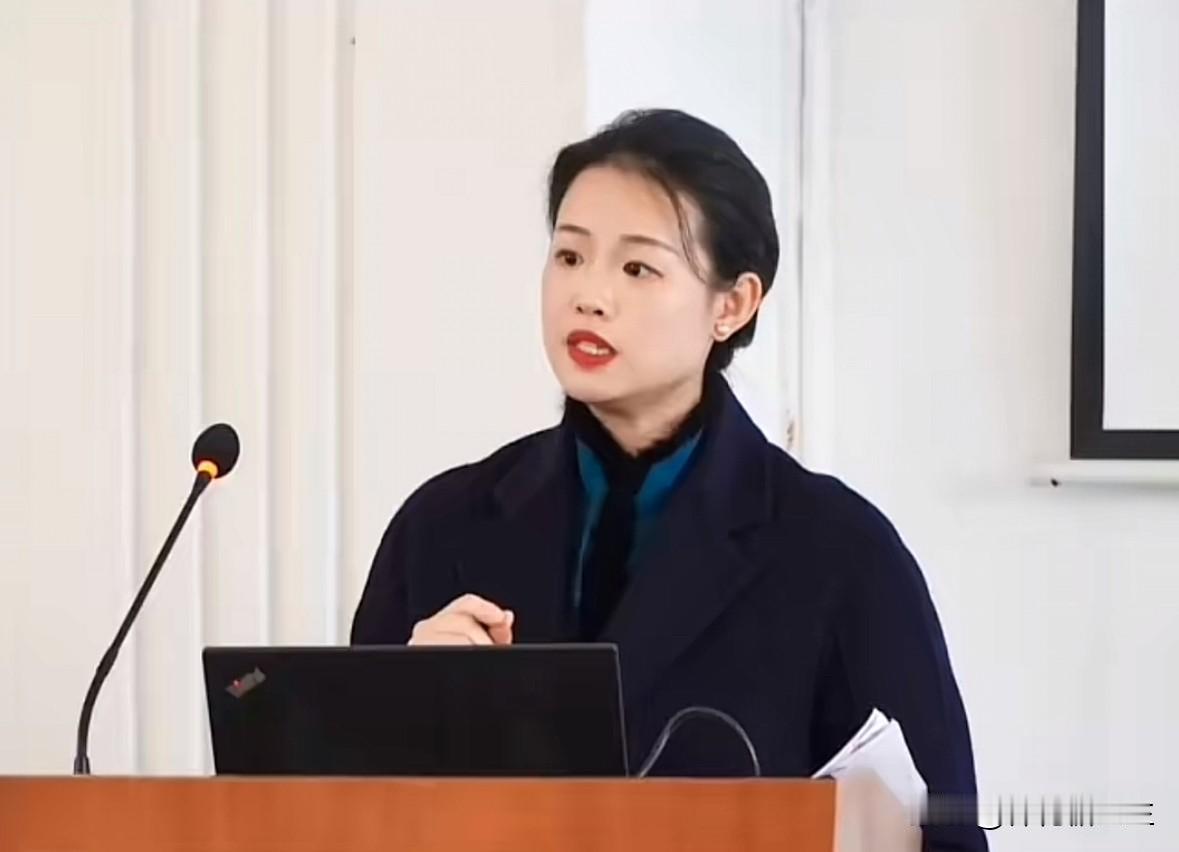 真替那些熬夜画画的艺术生感到憋屈。徐莺一个学生物的，居然能跨界去顶尖美院读博