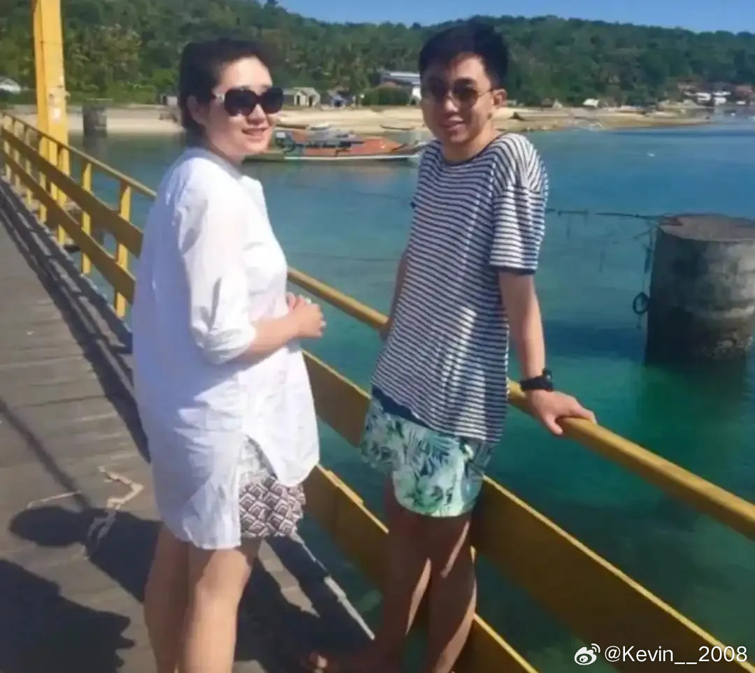 泡泡玛特创始人王宁之所以能成为河南首富，离不开他妻子杨涛的助力。王宁和妻子杨涛
