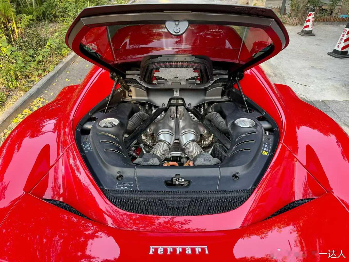 法拉利296GTB，23年出厂24年上牌，8300公里