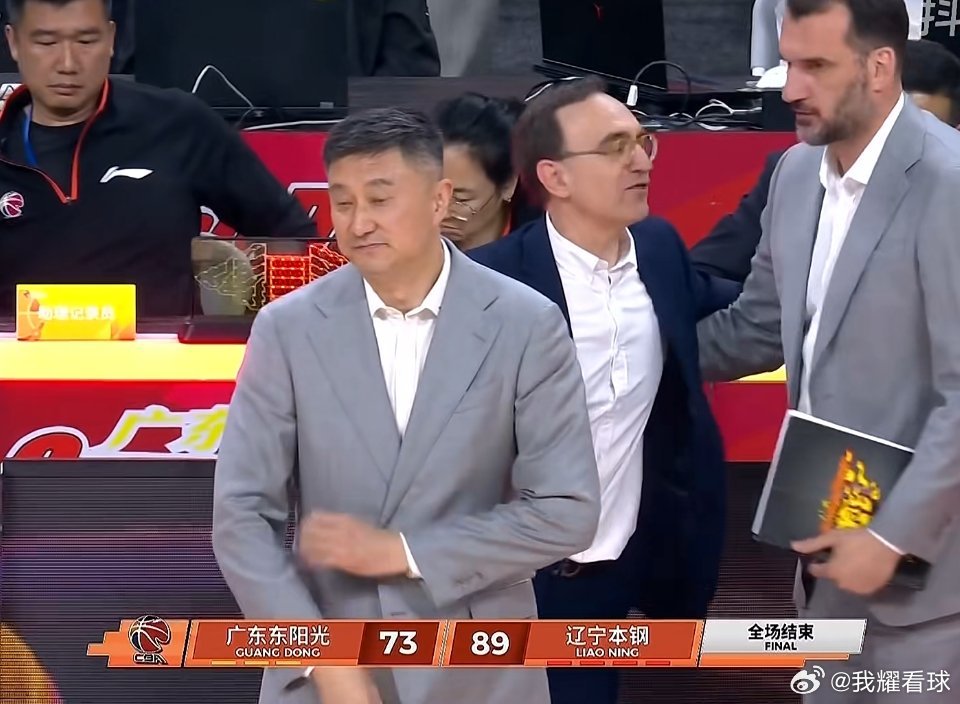 广东队主场遭遇16分惨败，仔细一想，杜锋指导对上排名倒数的新疆外教都能翻车，对上
