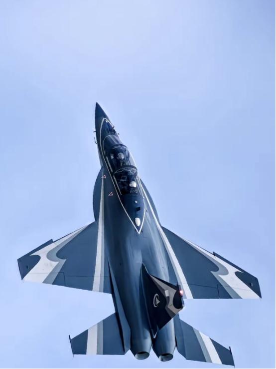 中国收获爆满，据报道，2025年迪拜航展上，我国斩获1662架飞机订单。 总