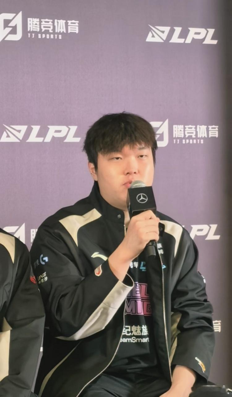 别再骗我们了Bin：之前MSI都进决赛了这次保底也能进然后复仇ALQ：此前