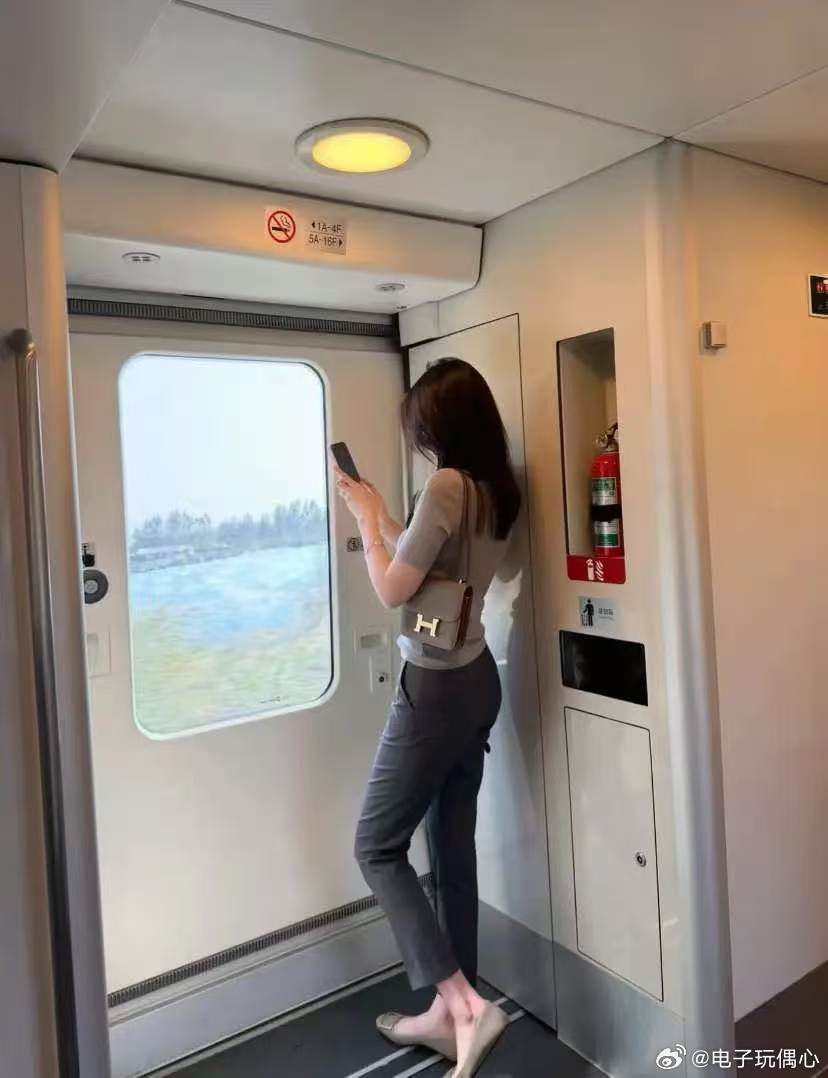 能穿平底鞋的，都是具备强烈的自信心。