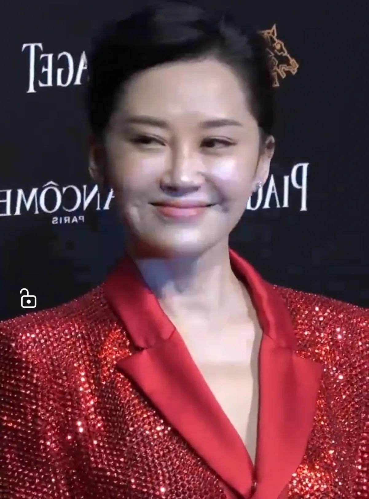 好好的模样怎么变这样了？崩溃！许晴出席活动，觉得她变了，但是又说不出来哪里？