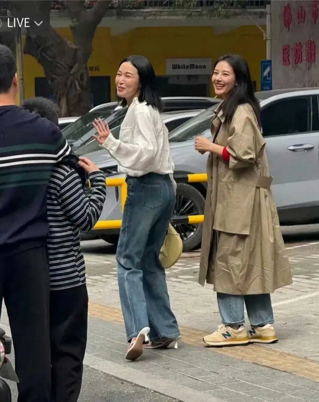 高圆圆不愧是不老女神，在这种镜头下脸都不崩​到这个年纪了，身材脸都很好看。