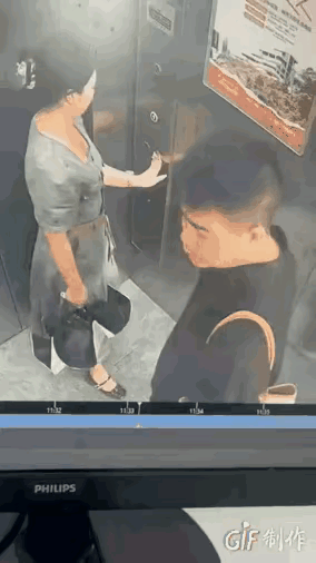 女子走进电梯，就看上男子了，两个人情不自禁地亲密接触，可见，这两个人情投意合，相