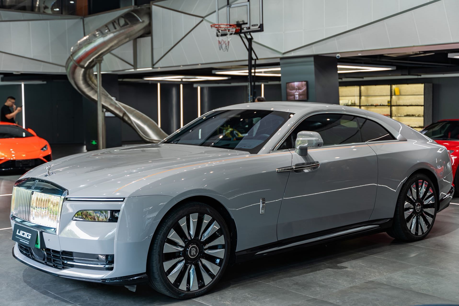 花400万收了台闪灵评论区清一色嘲讽卖不出去哎，太难了，要是真卖不出去，可能