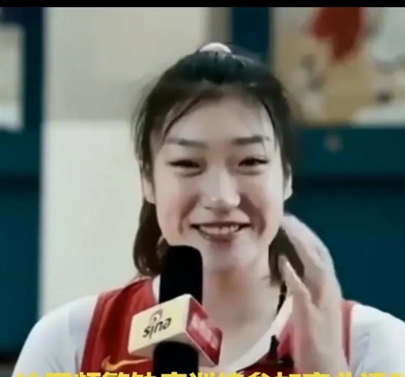 李梦突然退出女篮亚洲杯这瓜太震撼了！眼看7月亚洲杯就要开打，她官宣退赛，原因竟