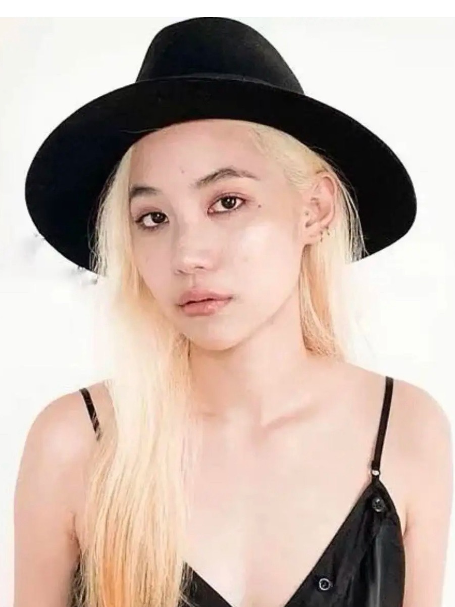 哪里不一样了？瘦了连蒜皮都变浅了。。？