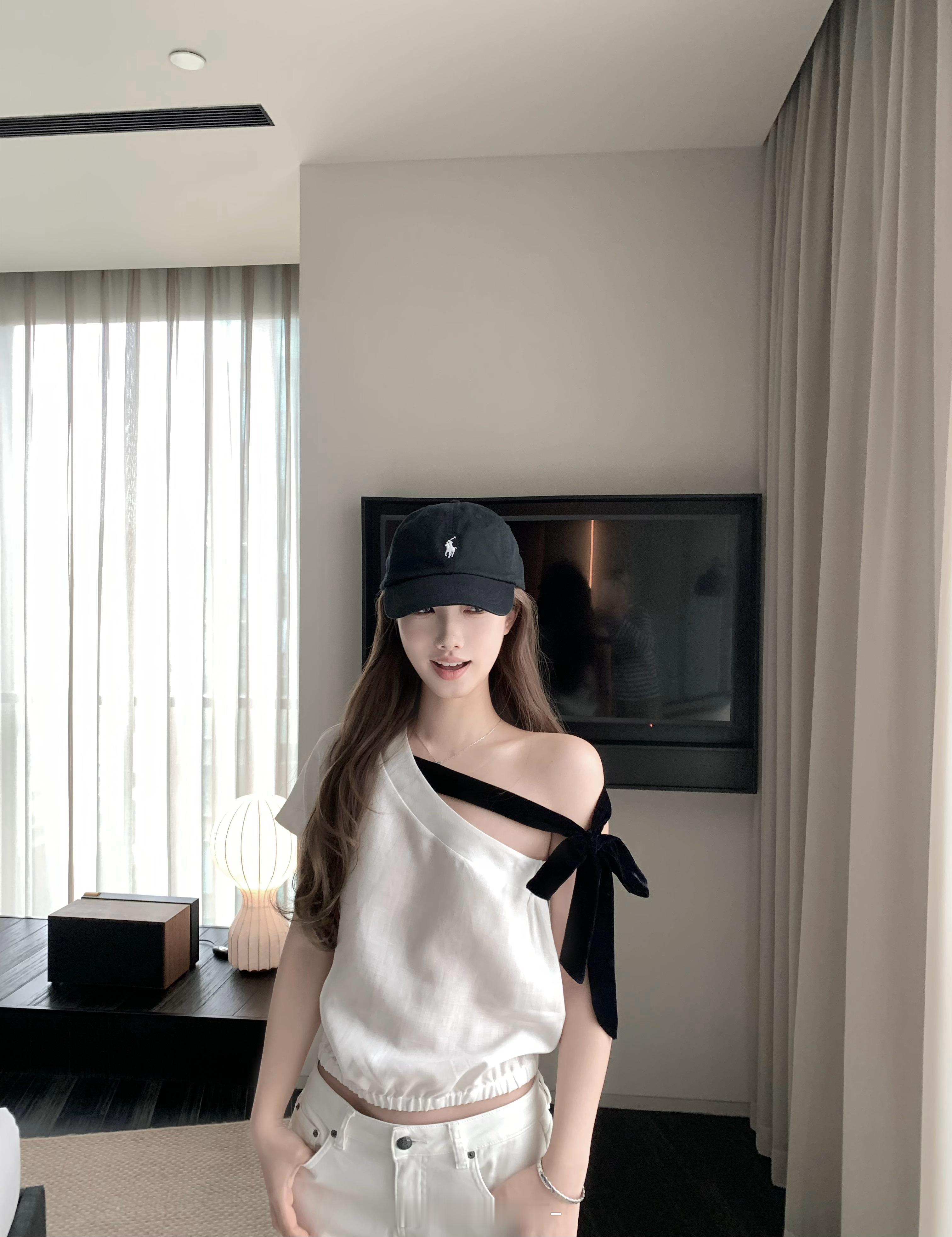 浪漫的斜肩绑带亚麻小上衣～粉色超级nun！🩰是简约又有调性的一件！zp揪2️