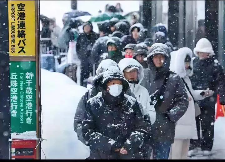 人劝人，劝不腥，事实教人，一教一个准，北海道暴雪坑惨中国游客！无视提醒的苦果自己