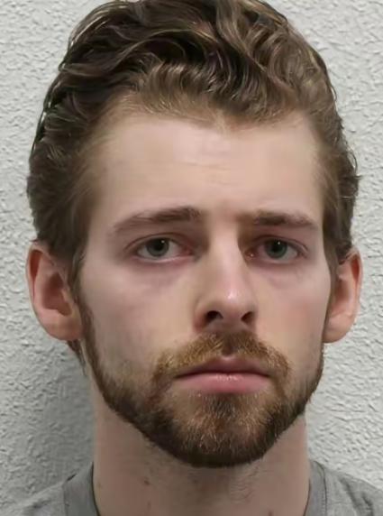 31岁中国女留学生与外国男友发生关系后，发现自己身体有红点，担心染病，要求与男友