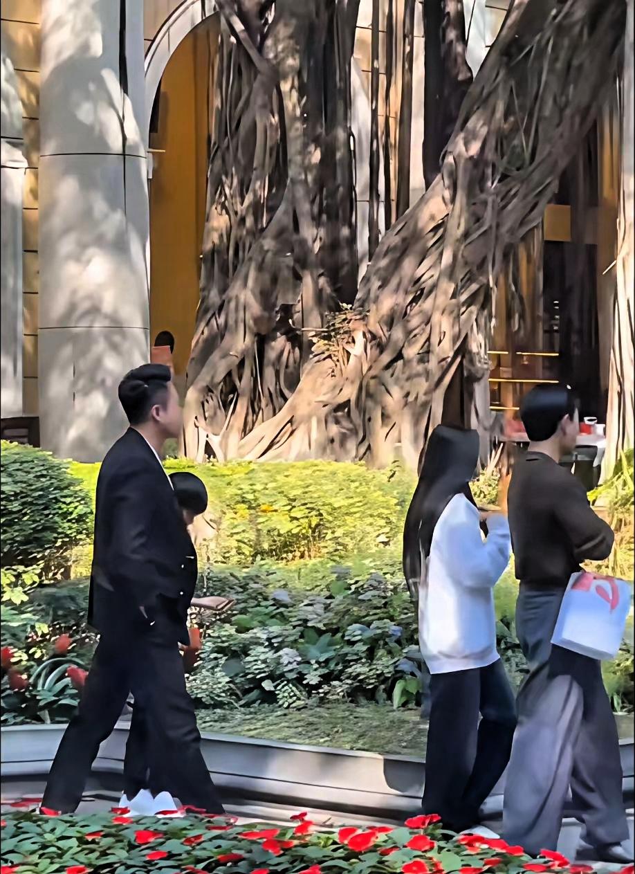 广州亲子游照片背后，玥儿和汪家的那些事儿今年汪家去了广州，带着玥儿，一家人都去